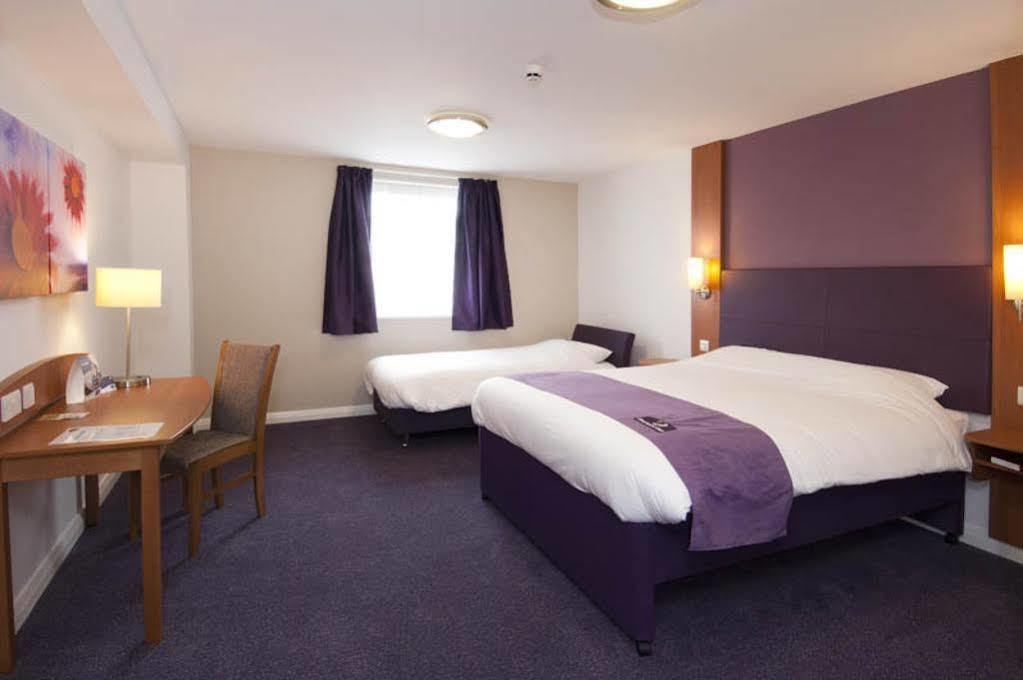 Premier Inn London Дагенъм Екстериор снимка