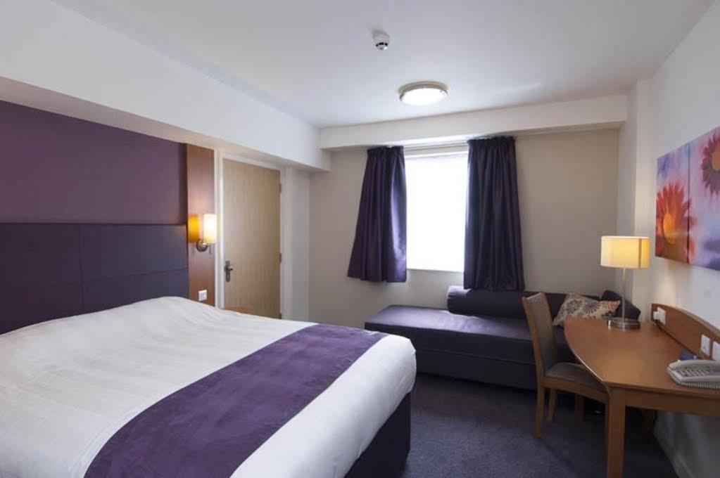 Premier Inn London Дагенъм Екстериор снимка