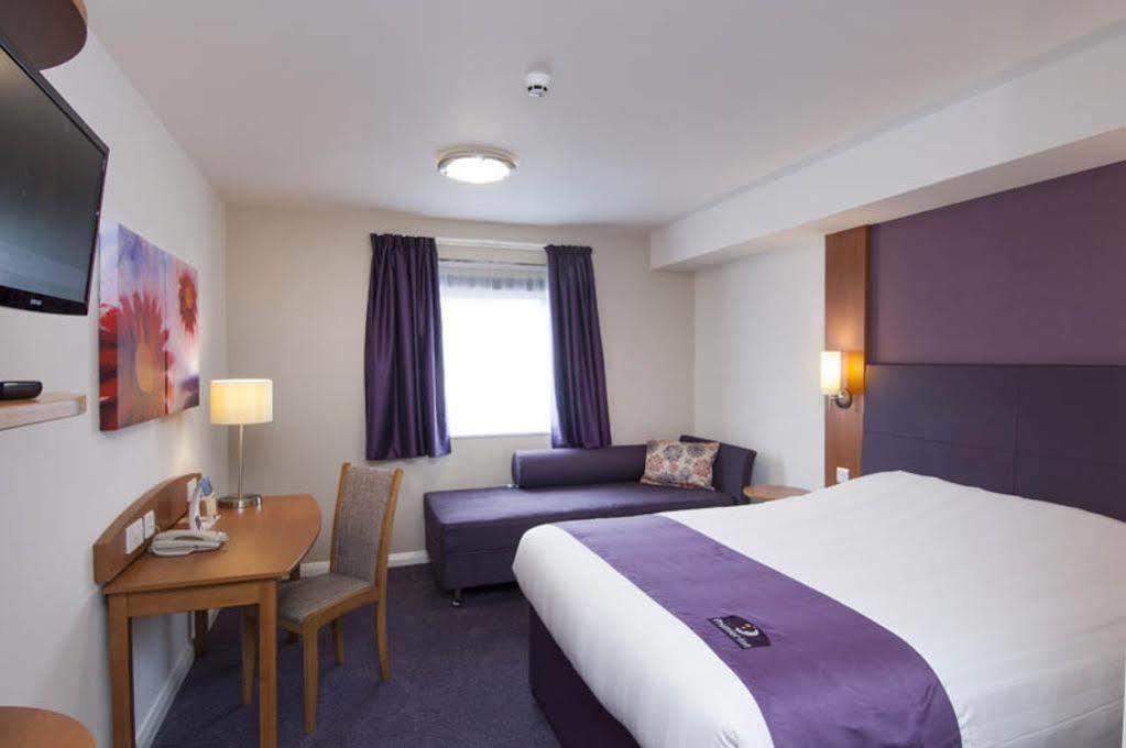 Premier Inn London Дагенъм Екстериор снимка