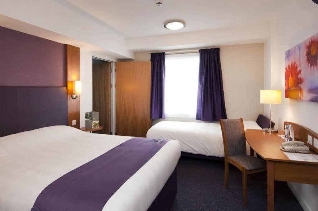 Premier Inn London Дагенъм Екстериор снимка