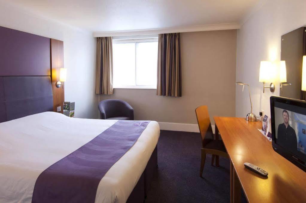 Premier Inn London Дагенъм Екстериор снимка